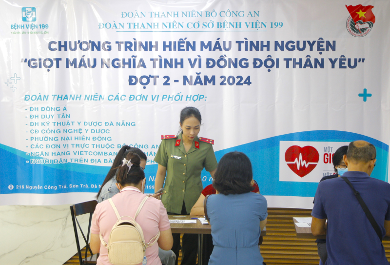 Hiến máu vì nghĩa tình đồng đội thân yêu